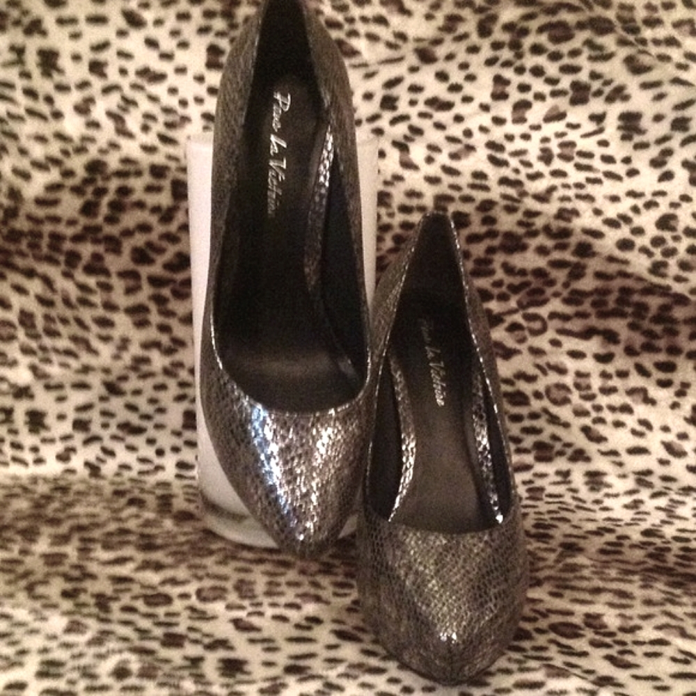 POUR LA VICTOIRE HEELS